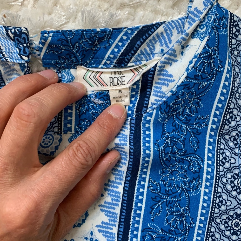 Blue pattern top - Picture 4 of 4